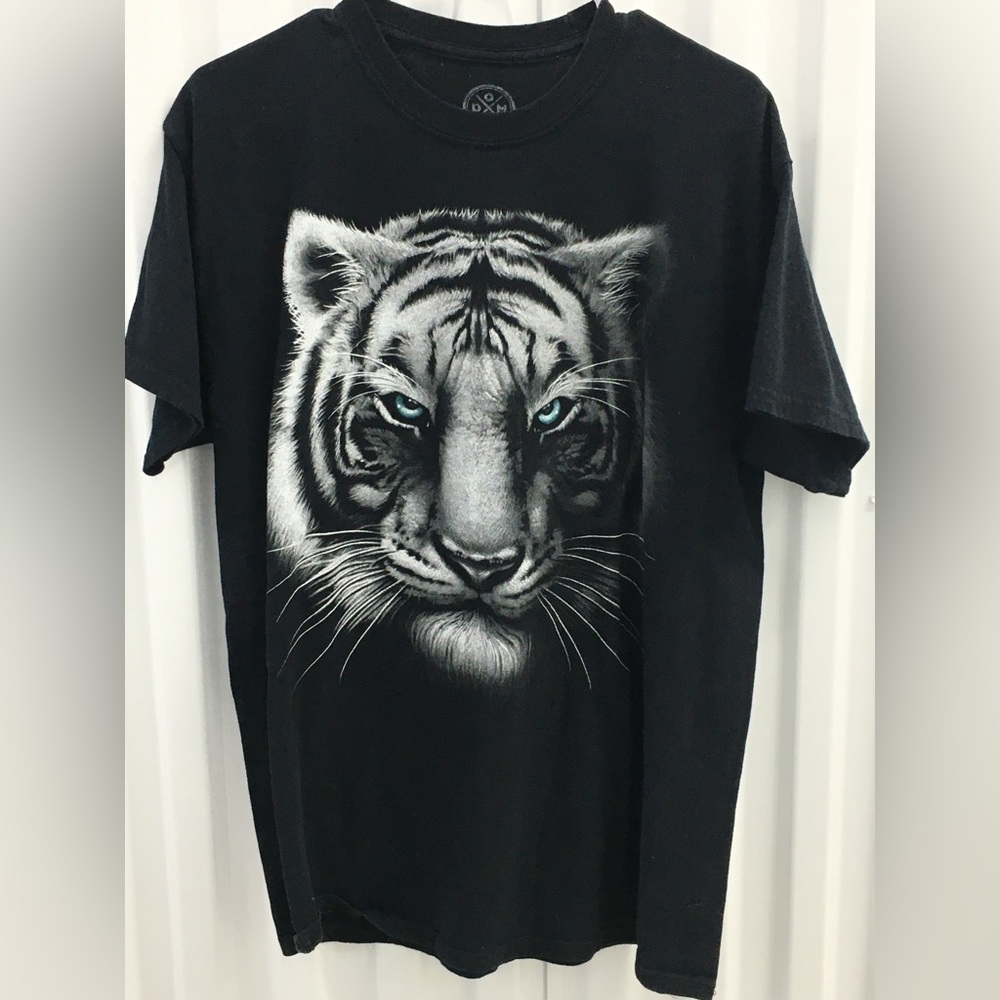 ‼️CLOSING SALE EVERYTHING MUST GO‼️ 
New Like White and Black Tiger Tee